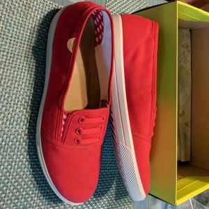 Essmy red flats hotter size 9.5